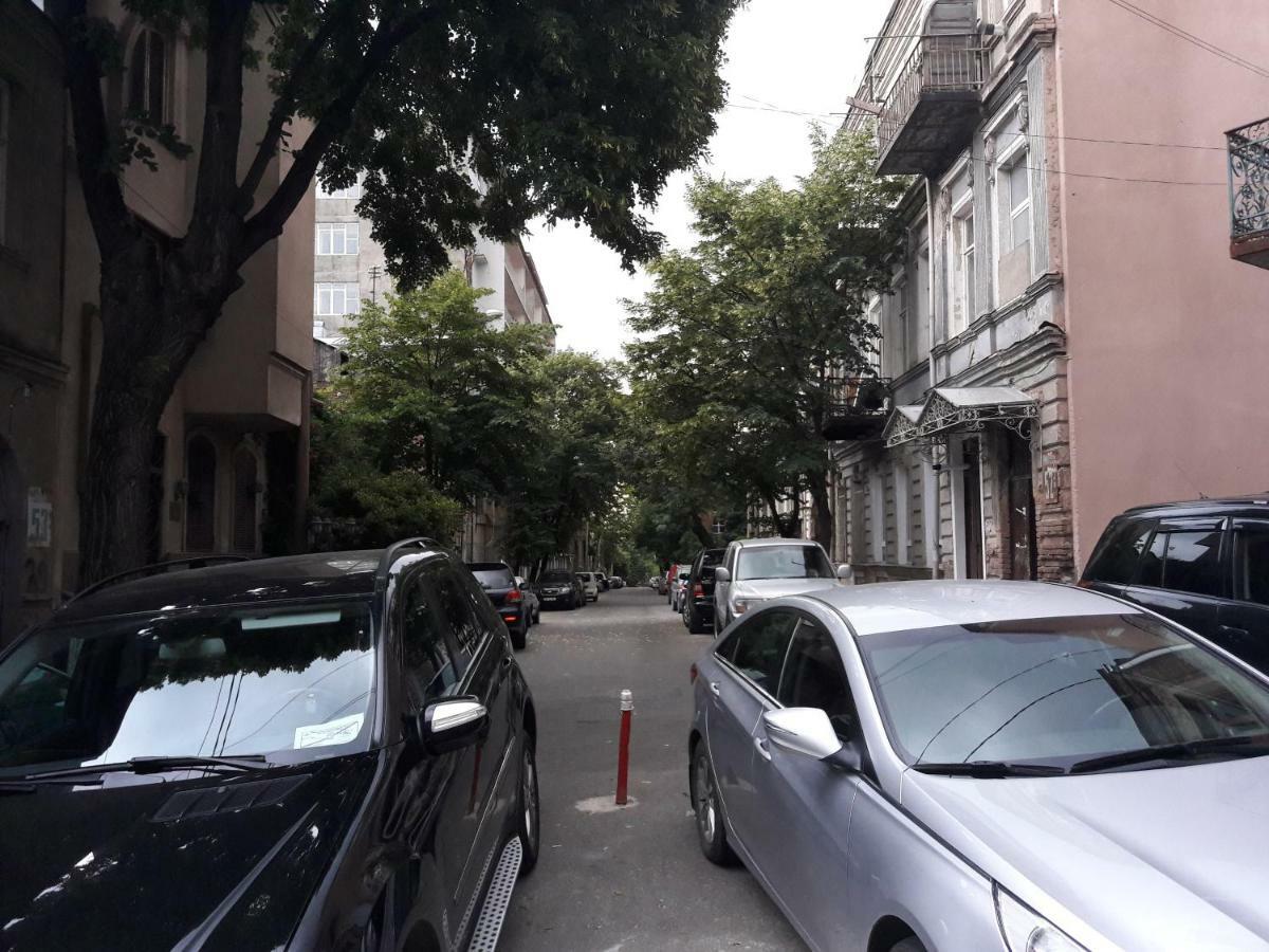 Nino'S Apartment In The Center Of Tbilisi Luaran gambar